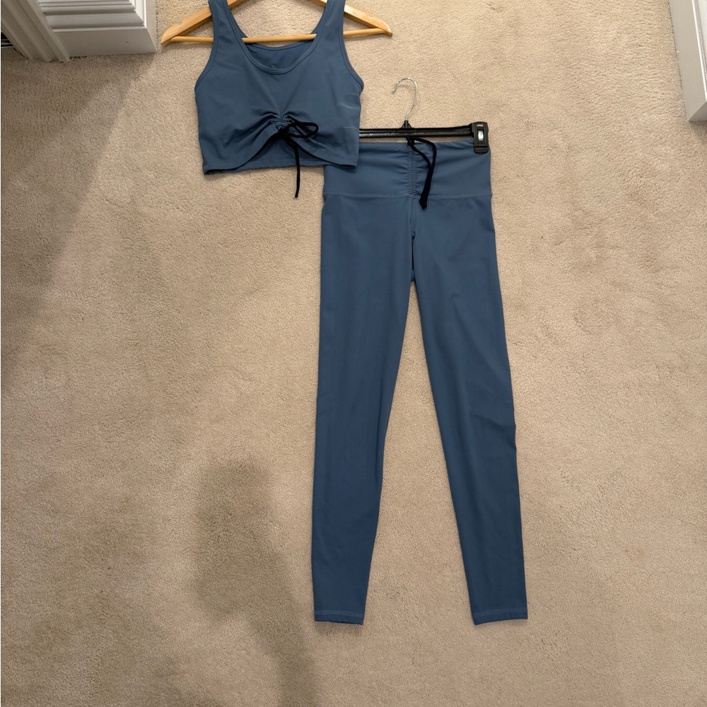 💙 Strut this activeware set